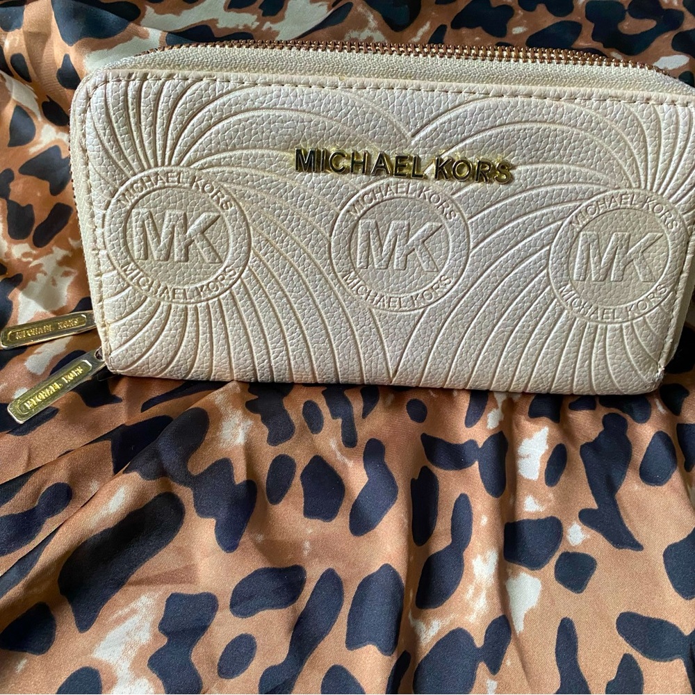 Michael Kors Double Zipper Jet Set Wallet